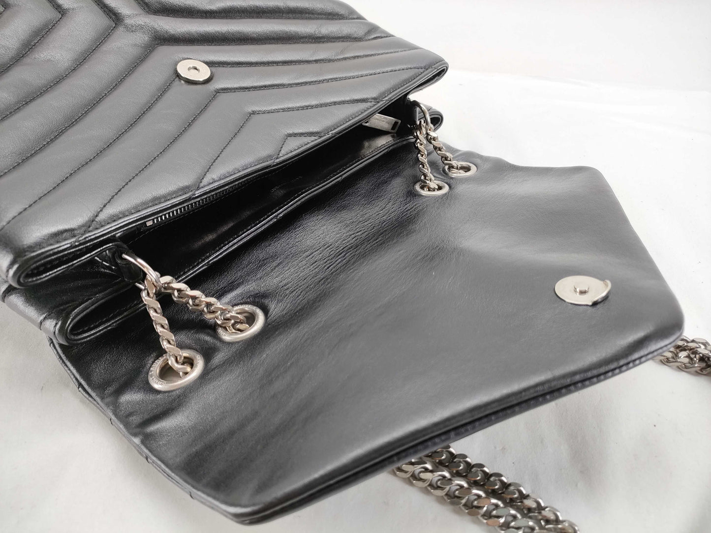 Yves Saint Laurent Lulu Shoulder Bag Shoulder Bag