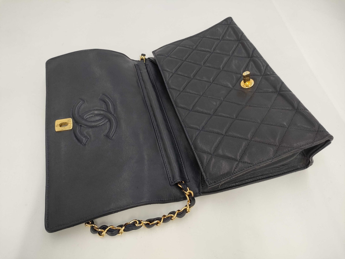 CHANEL Matelasse Lamb Chain Shoulder Bag