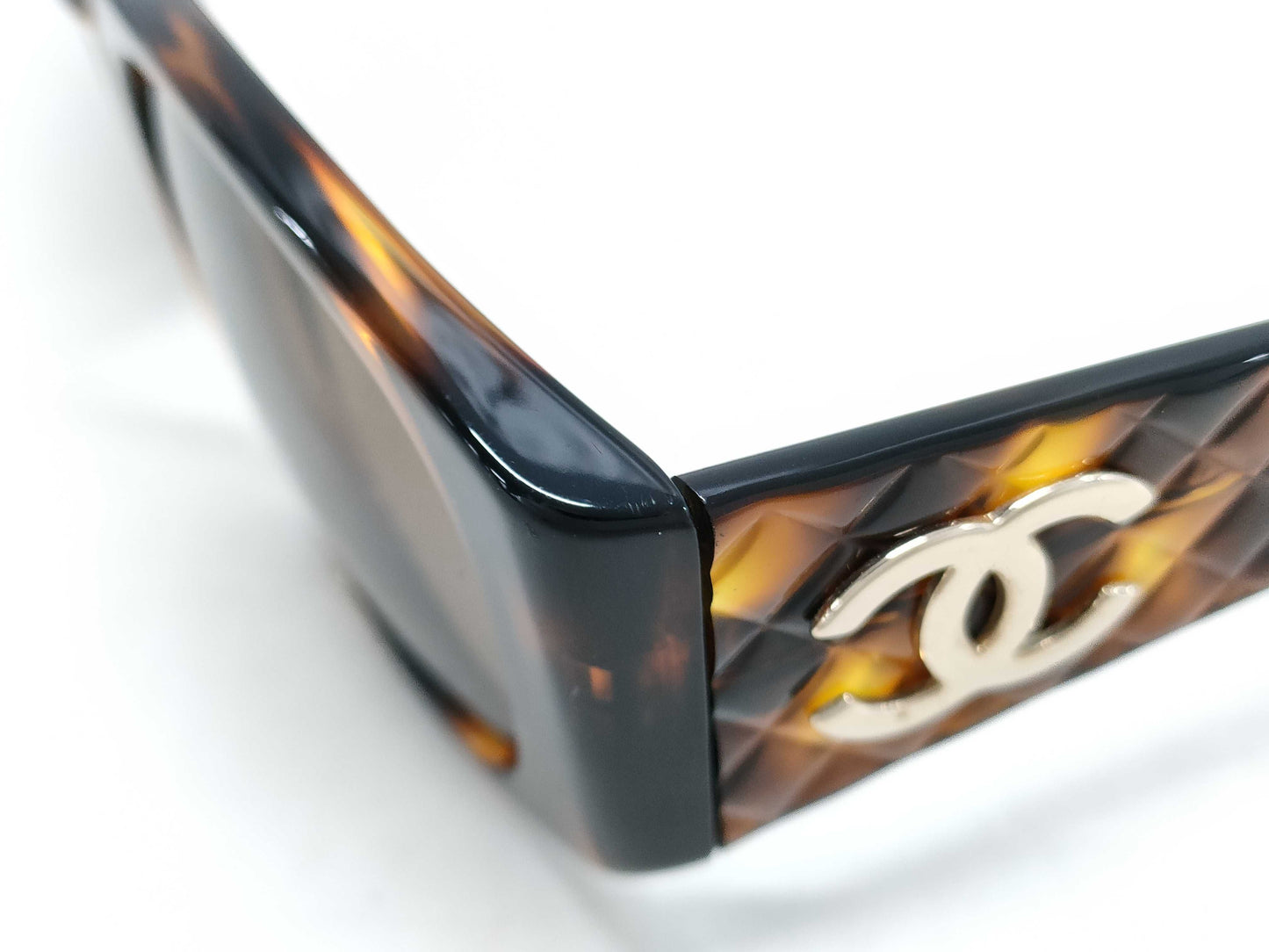 CHANEL Matelasse Coco Mark Tortoiseshell Sunglasses with Case