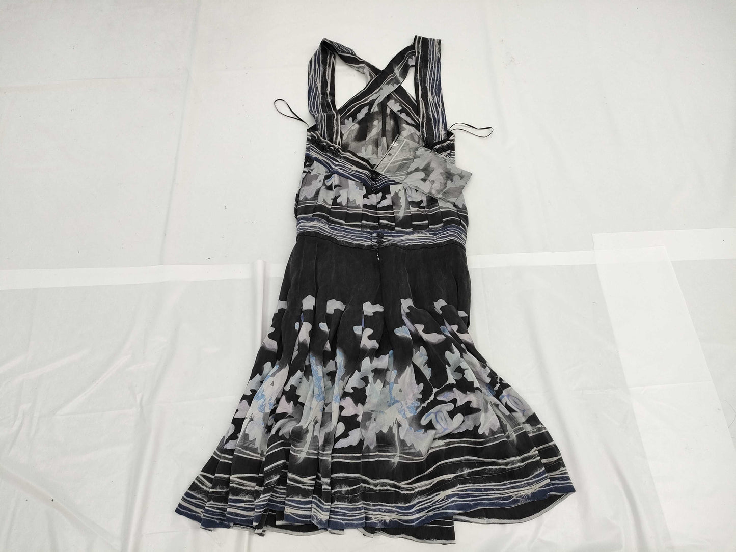 CHANEL Vintage Dress 06P P28235 100% Silk Camellia Button Size 36 Dress