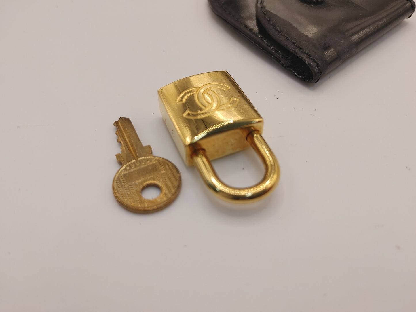 CHANEL Cadena and Crochet Set with Key, Gold Patent Leather, Black Other Accessories