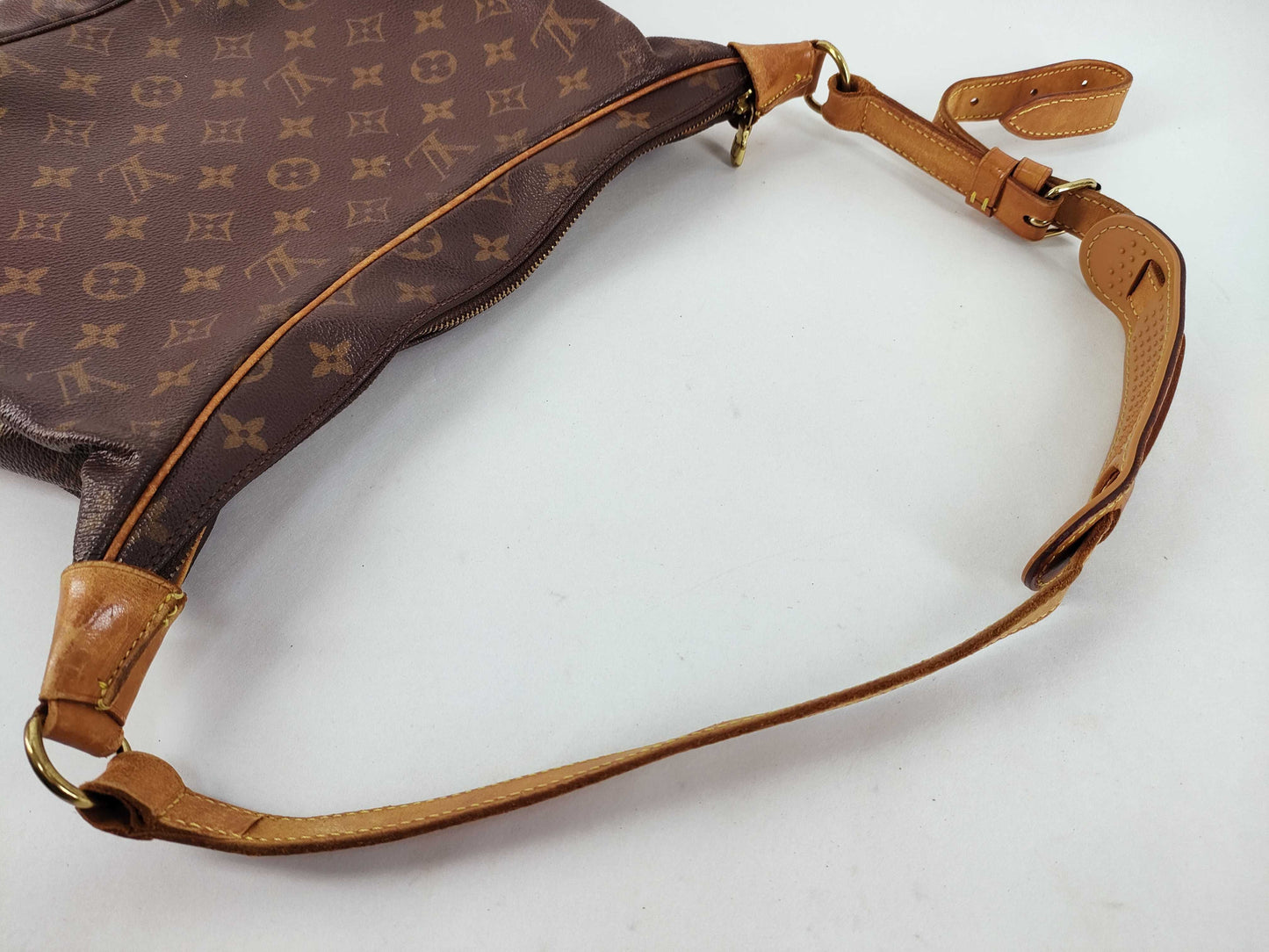 LOUIS VUITTON Monogram Louis Vuitton Shoulder Bag