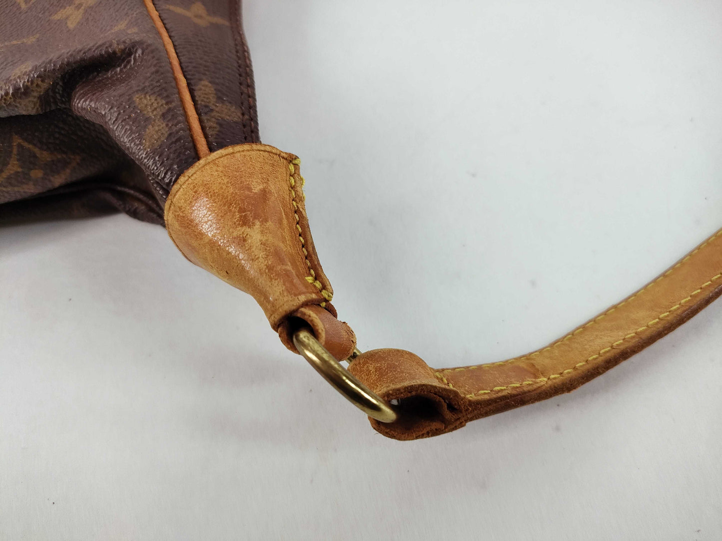 LOUIS VUITTON Monogram Louis Vuitton Shoulder Bag
