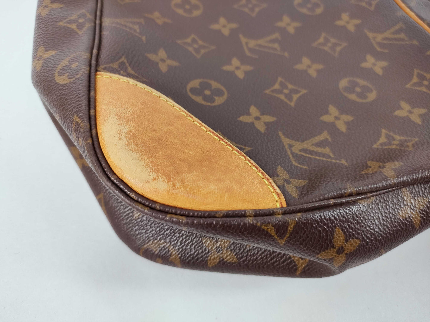 LOUIS VUITTON Monogram Louis Vuitton Shoulder Bag