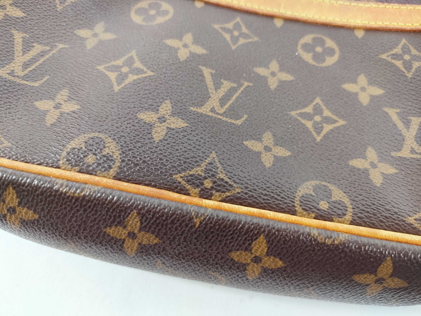 LOUIS VUITTON Monogram Louis Vuitton Shoulder Bag