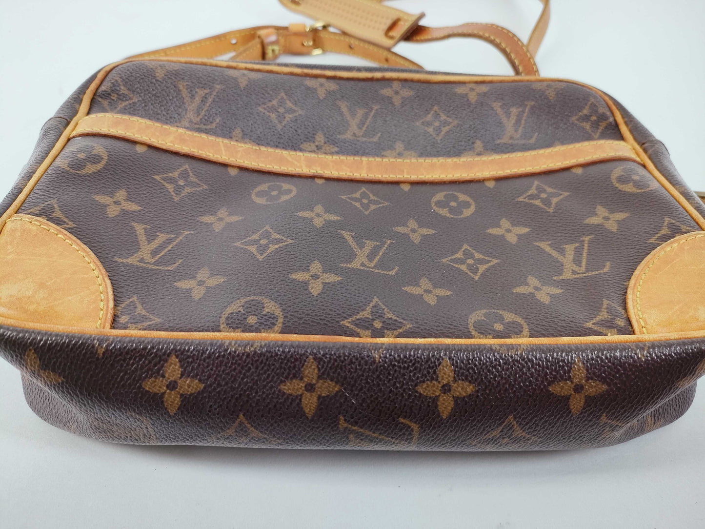 LOUIS VUITTON Monogram Louis Vuitton Shoulder Bag