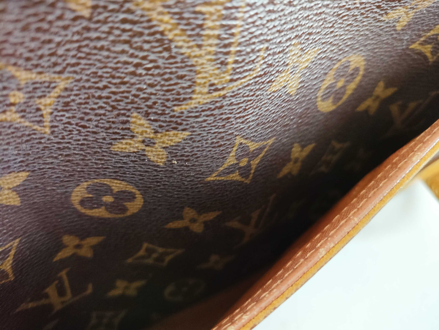 LOUIS VUITTON Monogram Louis Vuitton Shoulder Bag