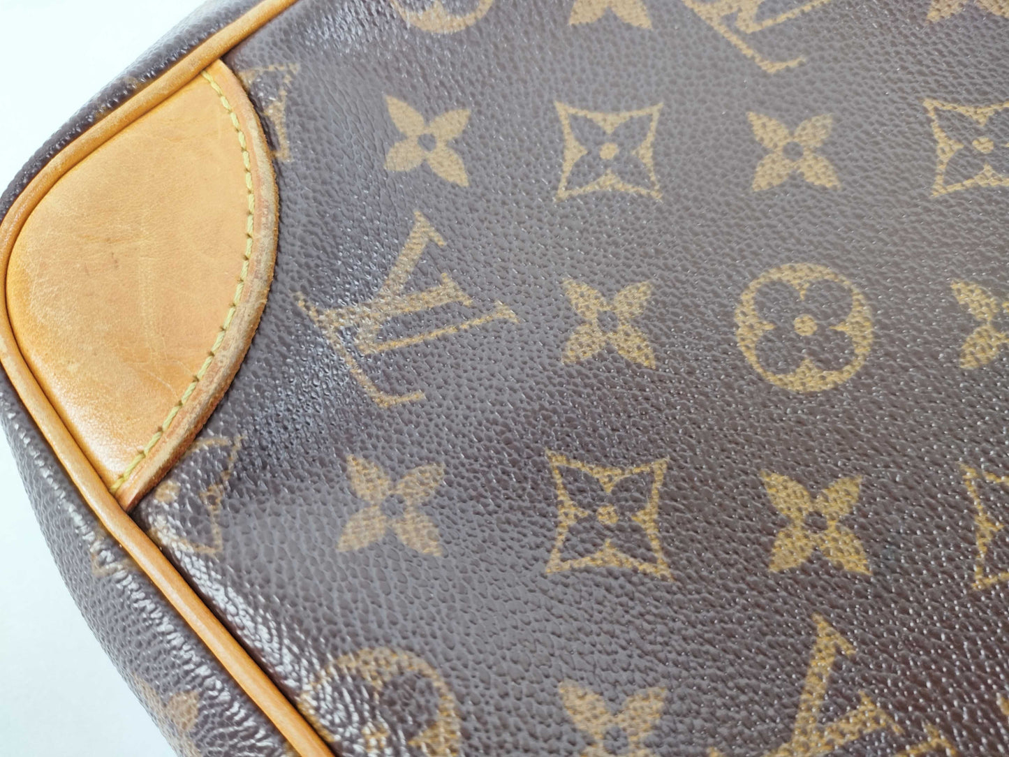 LOUIS VUITTON Monogram Louis Vuitton Shoulder Bag