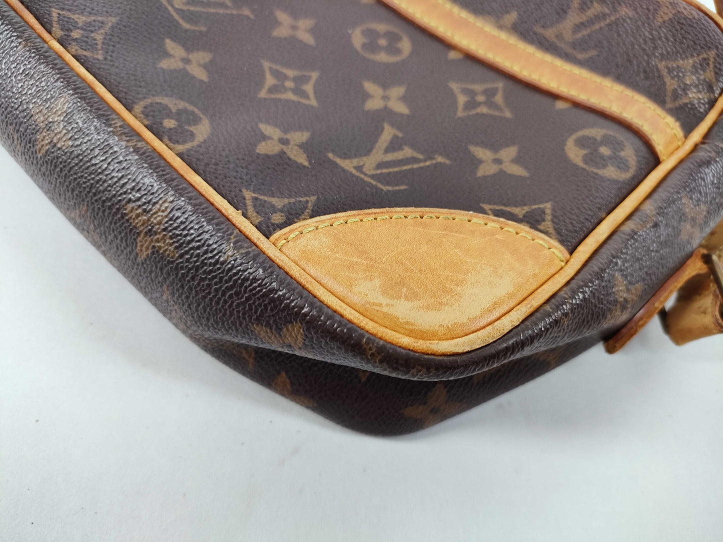LOUIS VUITTON Monogram Louis Vuitton Shoulder Bag
