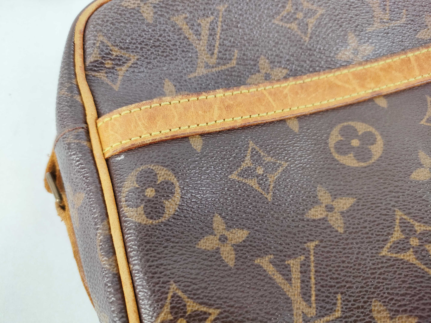 LOUIS VUITTON Monogram Louis Vuitton Shoulder Bag
