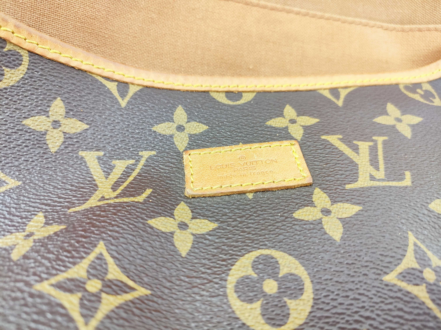 LOUIS VUITTON Monogram Louis Vuitton Shoulder Bag