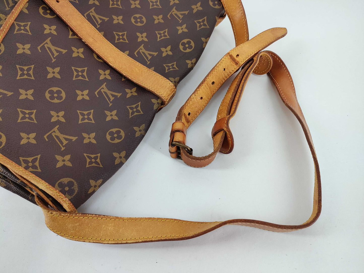 LOUIS VUITTON Monogram Louis Vuitton Shoulder Bag