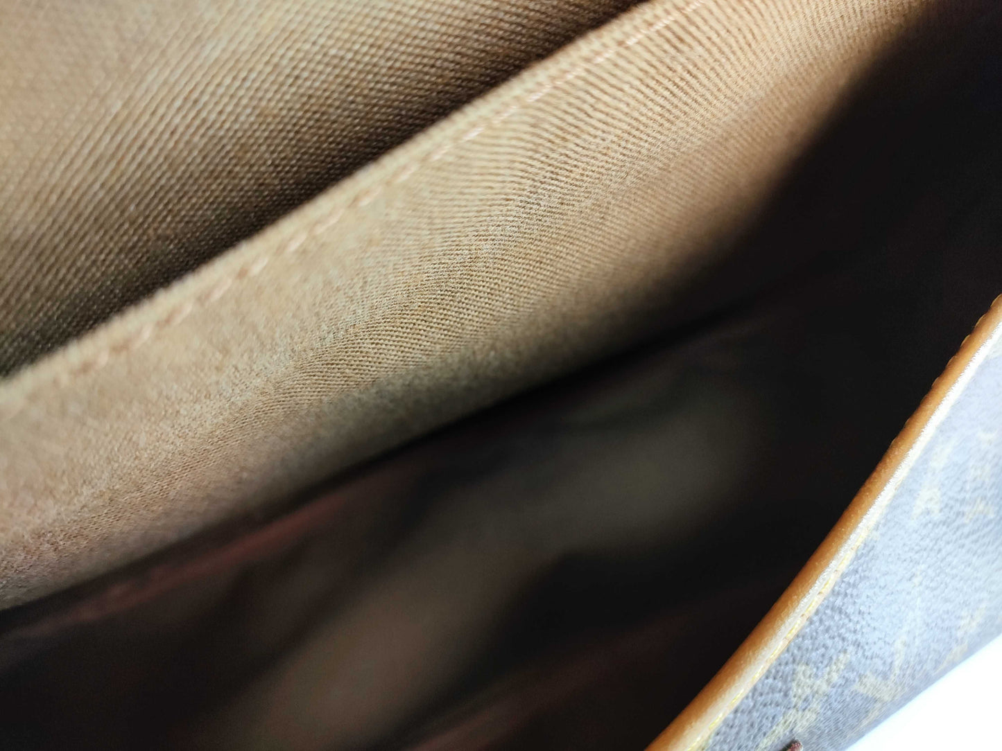 LOUIS VUITTON Monogram Louis Vuitton Shoulder Bag