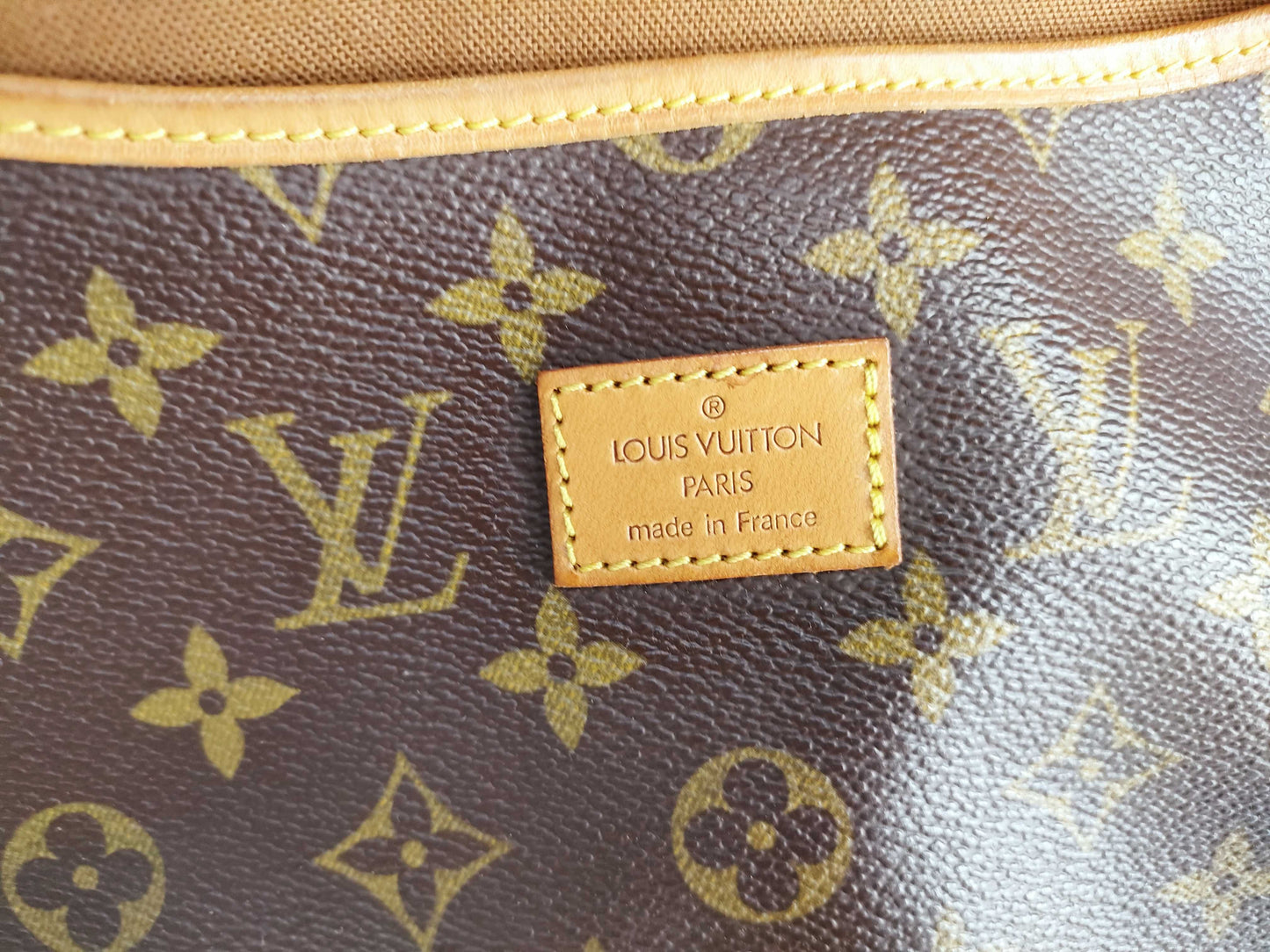 LOUIS VUITTON Monogram Louis Vuitton Shoulder Bag