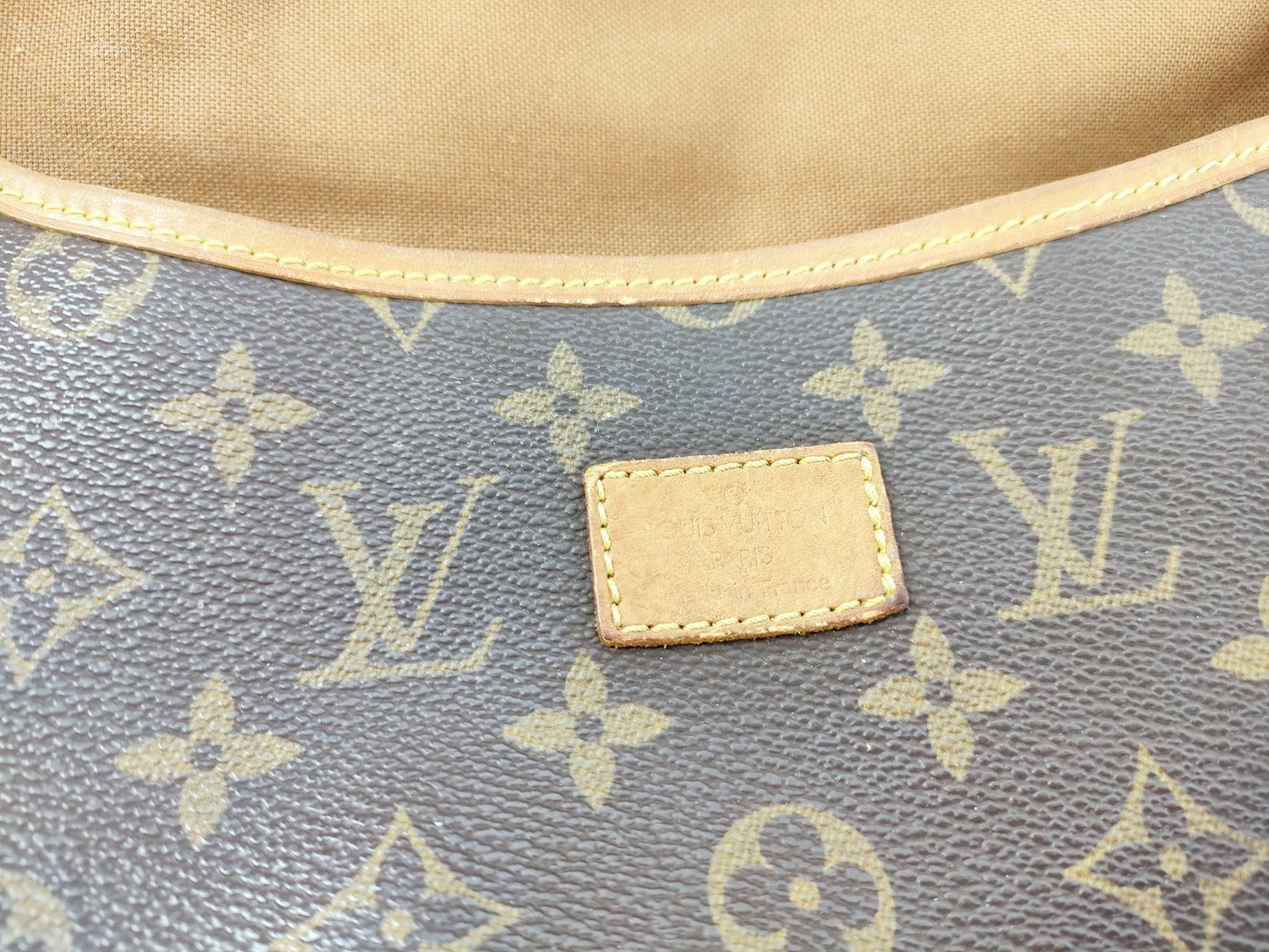 LOUIS VUITTON Monogram Louis Vuitton Shoulder Bag