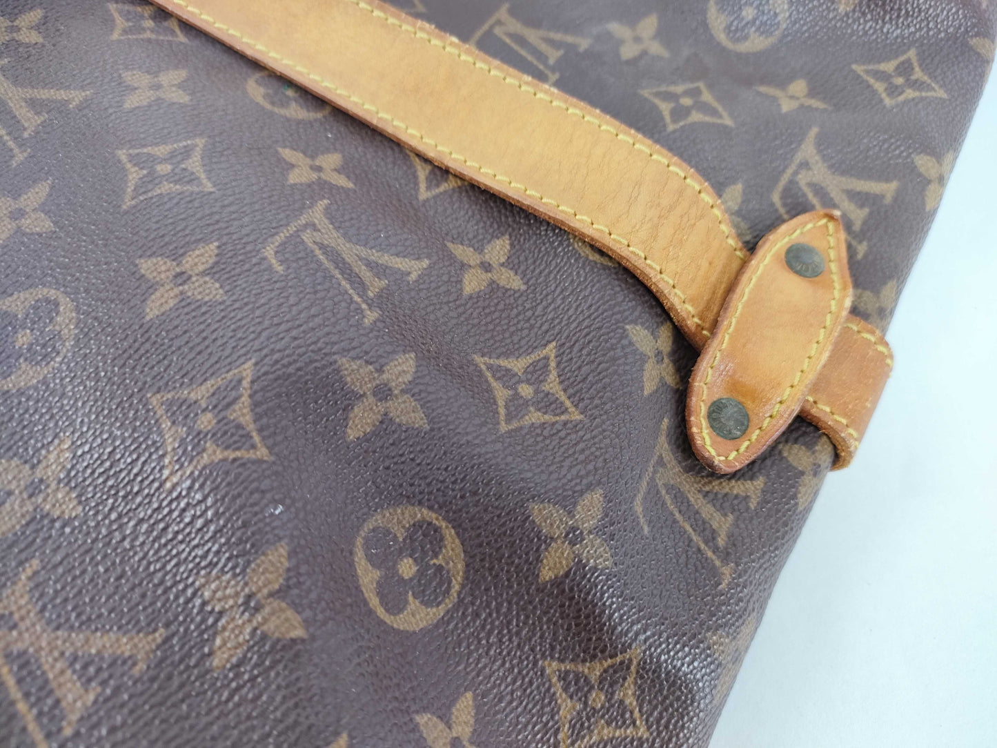 LOUIS VUITTON Monogram Louis Vuitton Shoulder Bag