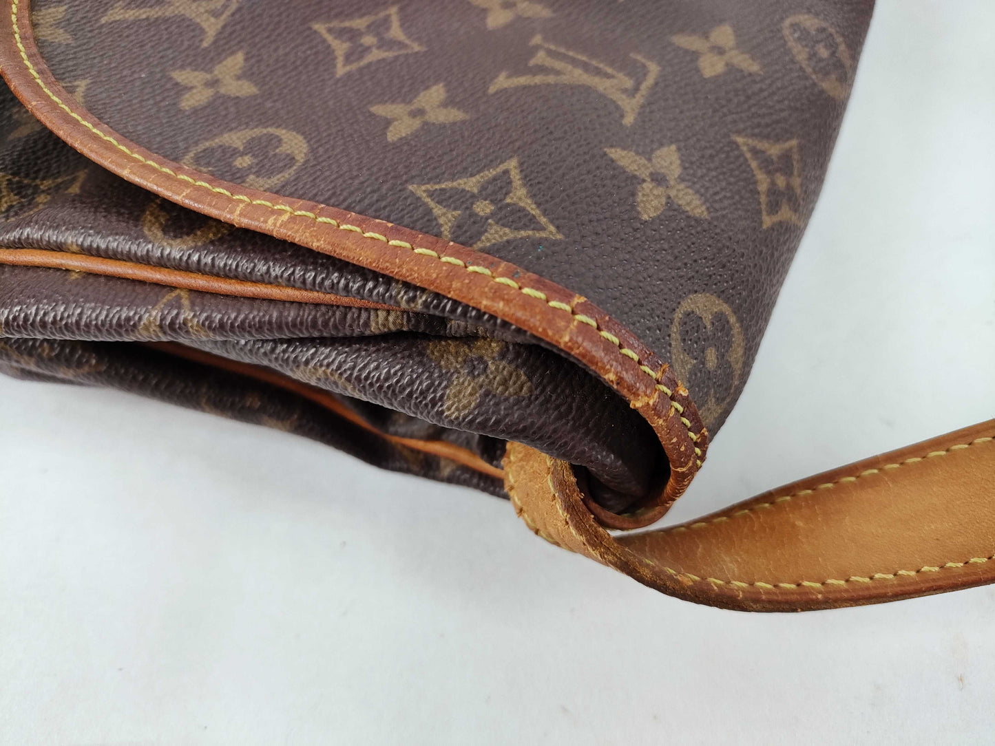 LOUIS VUITTON Monogram Louis Vuitton Shoulder Bag