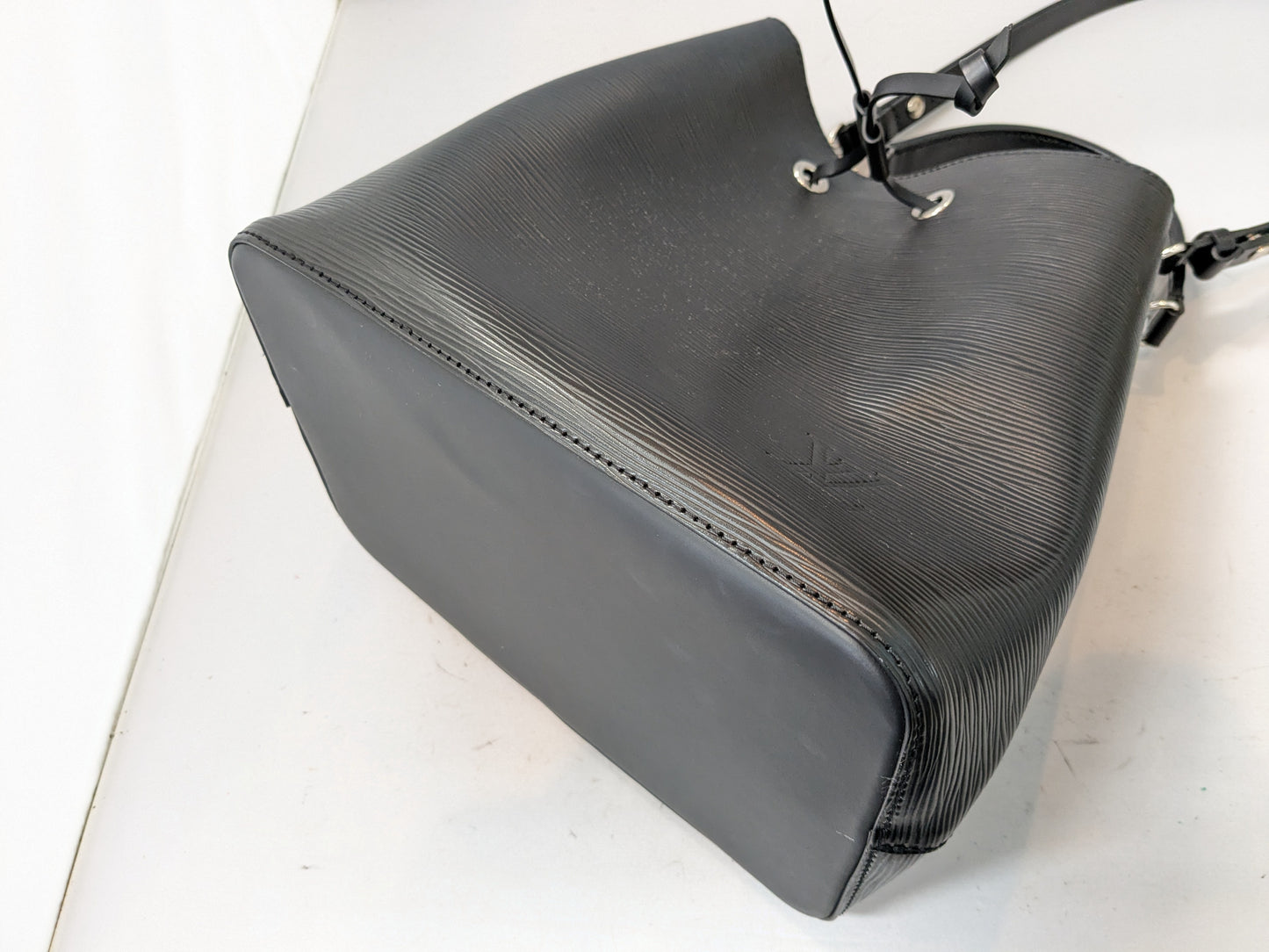 LOUIS VUITTON LV Epi NeoNoe Shoulder Bag