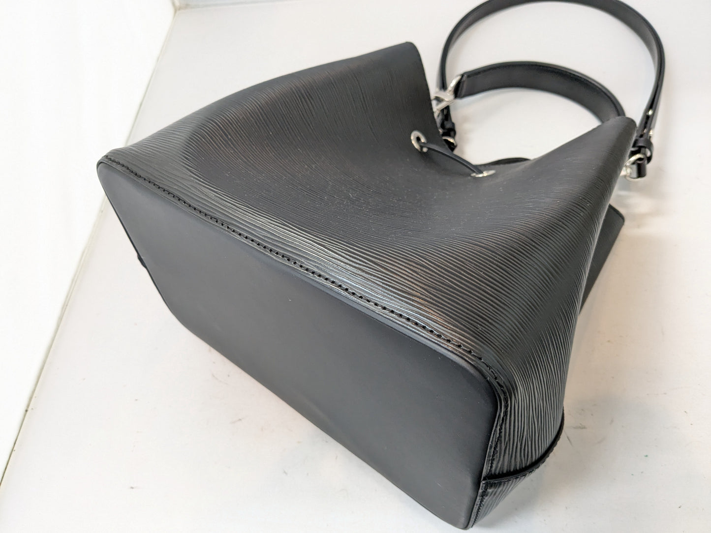 LOUIS VUITTON LV Epi NeoNoe Shoulder Bag