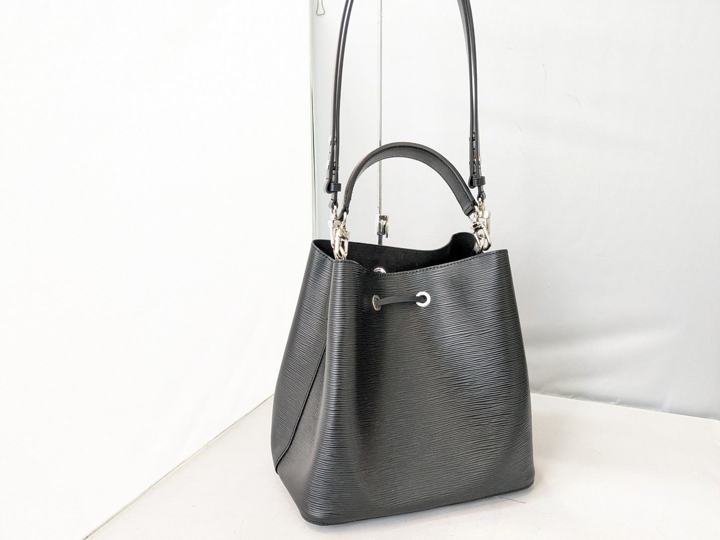 LOUIS VUITTON LV Epi NeoNoe Shoulder Bag