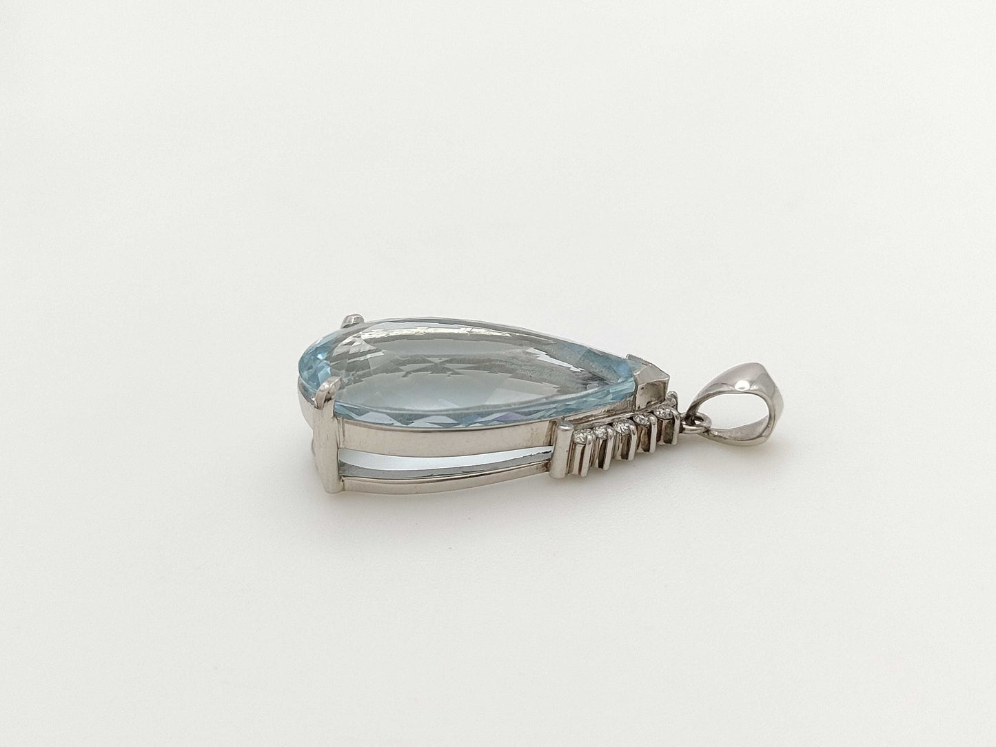 AQ 11.42ct D 0.14ct PM900 6.4g Pendant Top