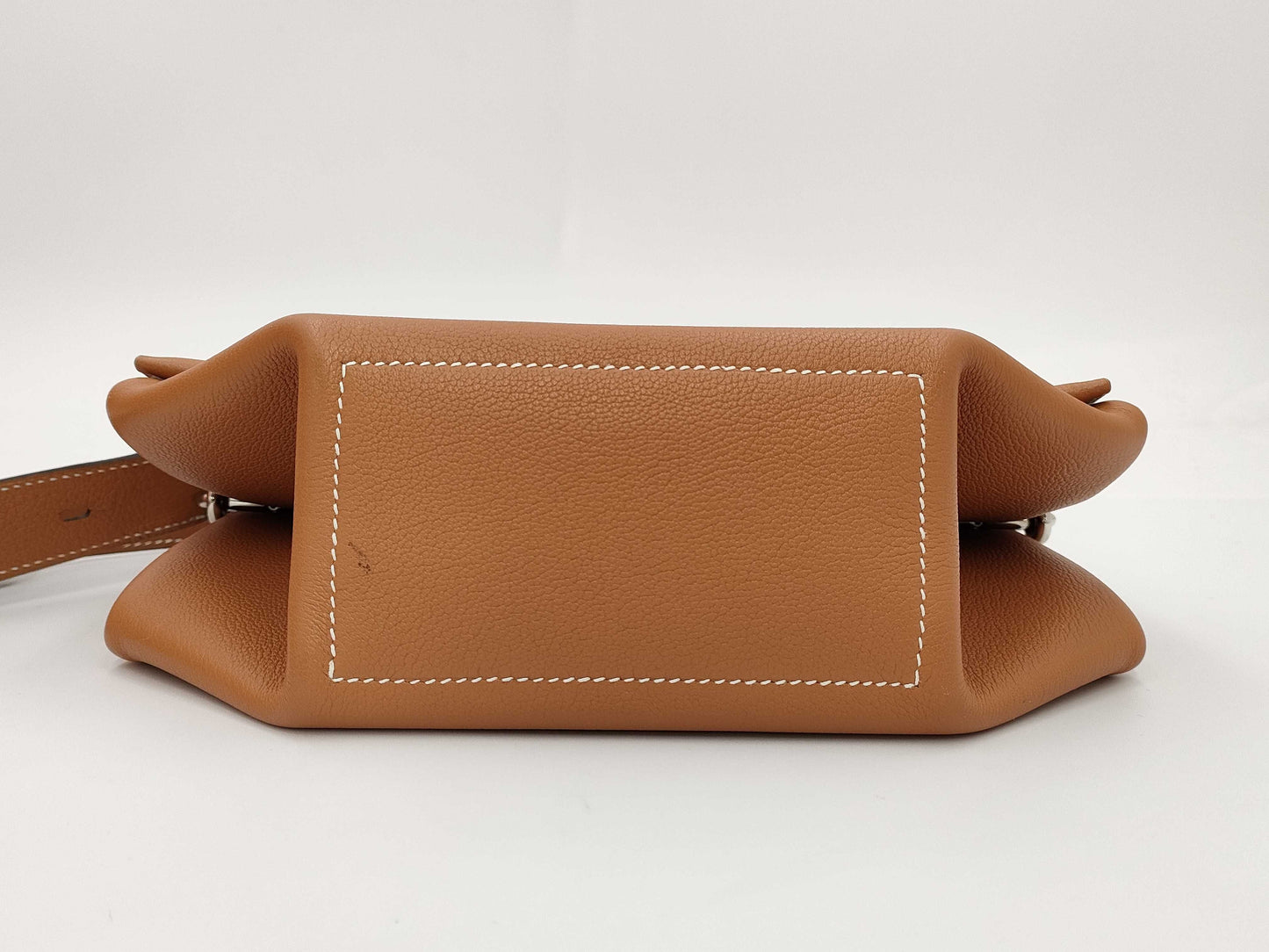 HERMES Opry 24 A engraved shoulder bag