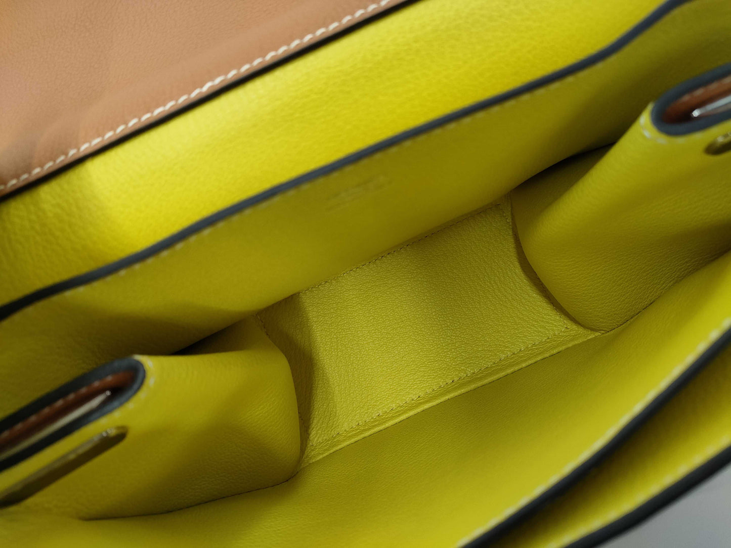 HERMES Opry 24 A engraved shoulder bag