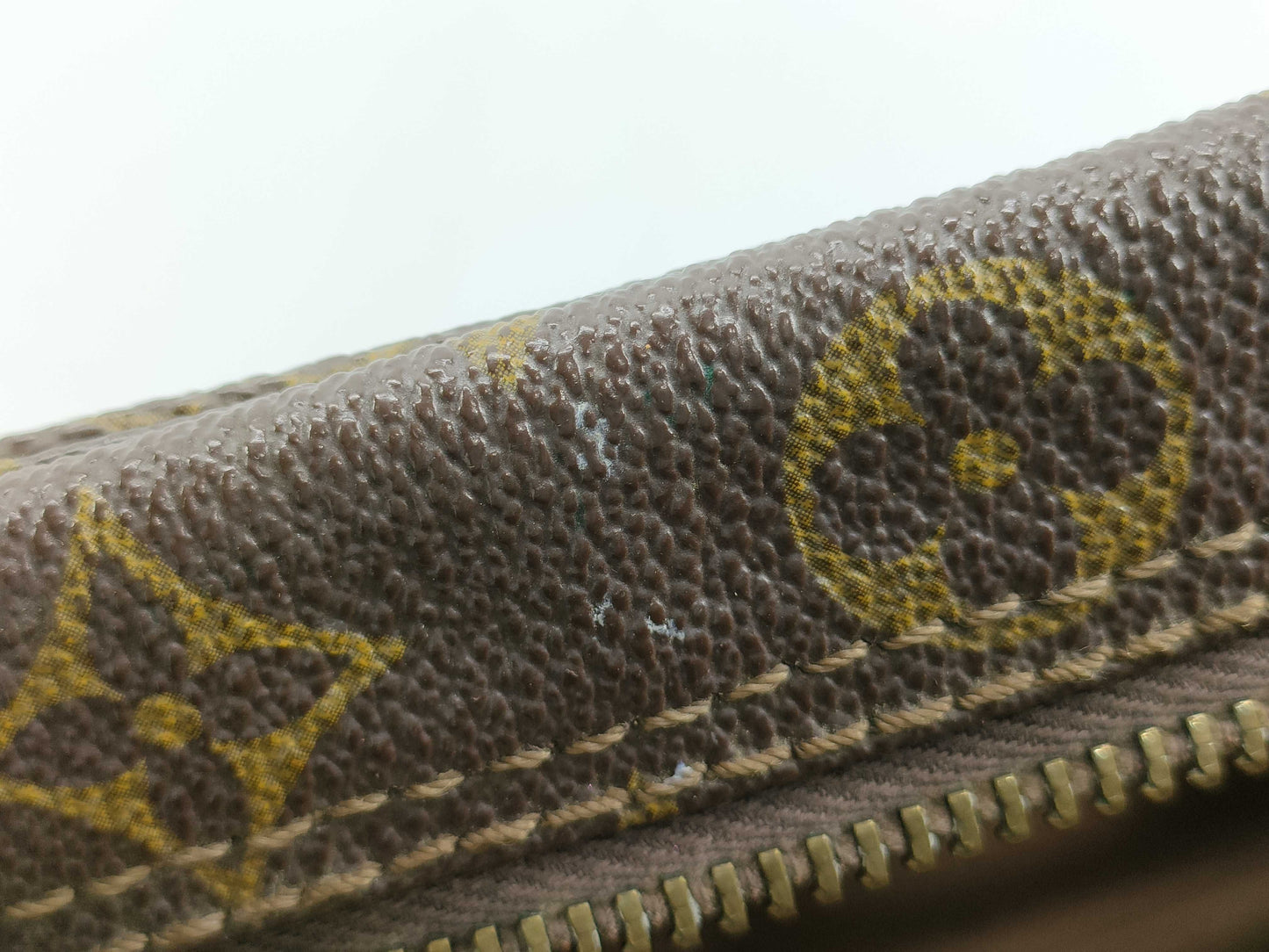 LOUIS VUITTON M47522 Monogram True Towel 28 M47522 Pouch