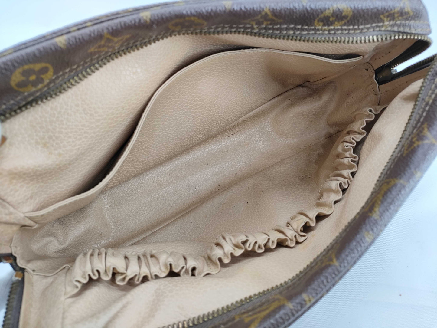 LOUIS VUITTON M47522 Monogram True Towel 28 M47522 Pouch