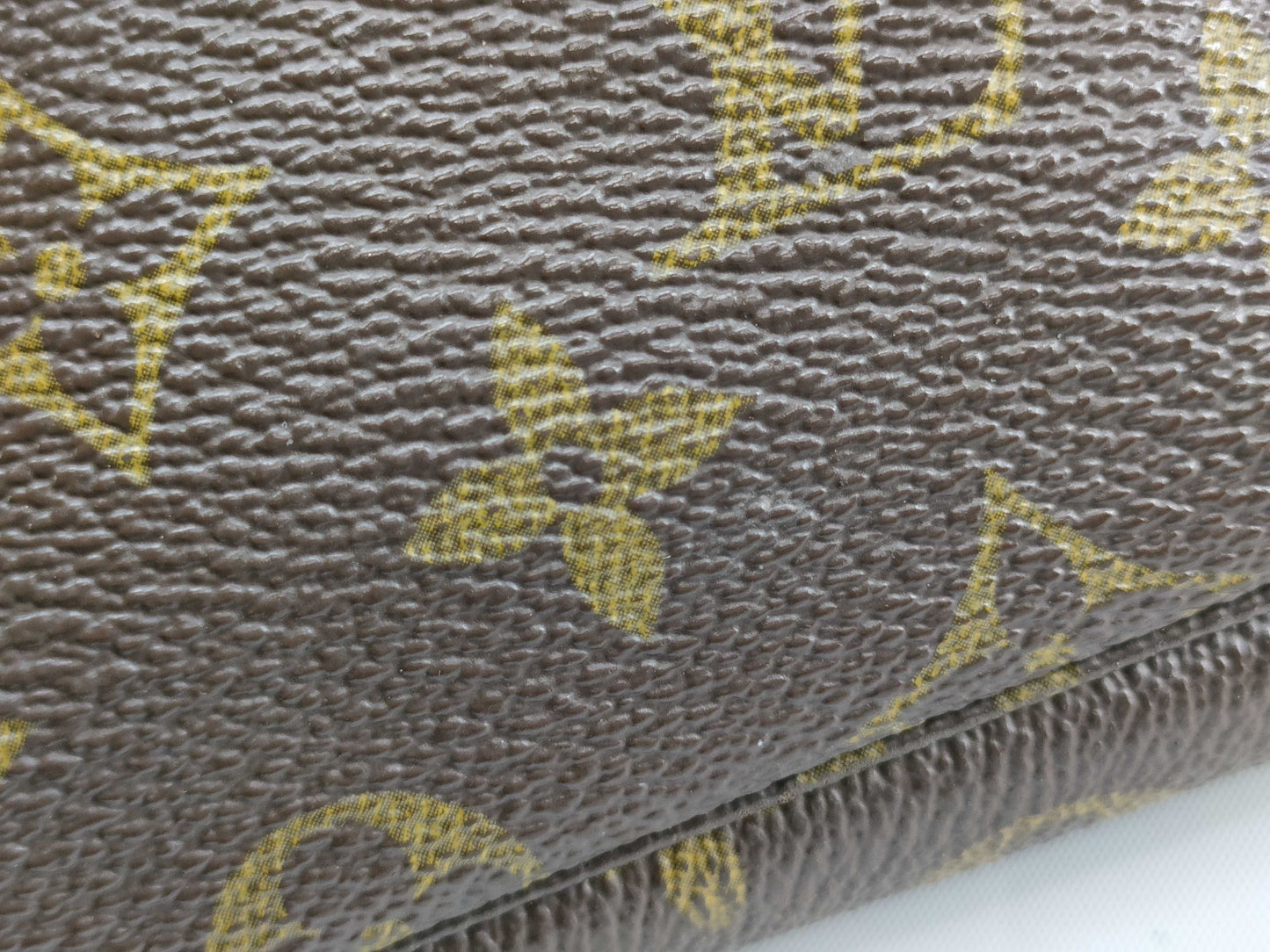 LOUIS VUITTON M47522 Monogram True Towel 28 M47522 Pouch