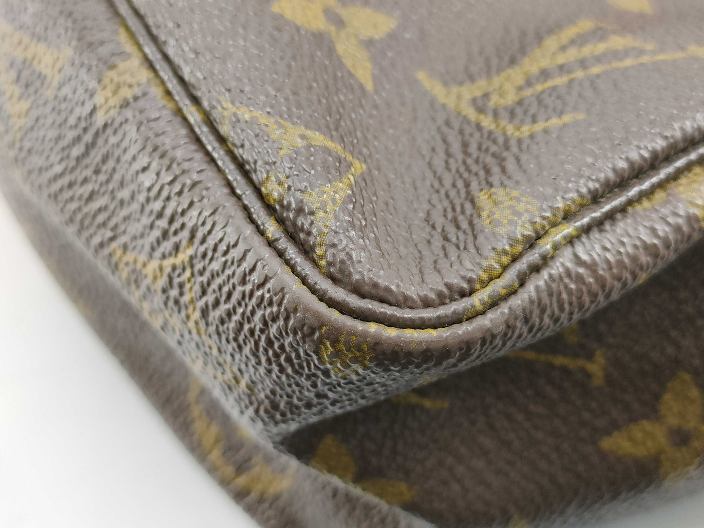 LOUIS VUITTON M47522 Monogram True Towel 28 M47522 Pouch