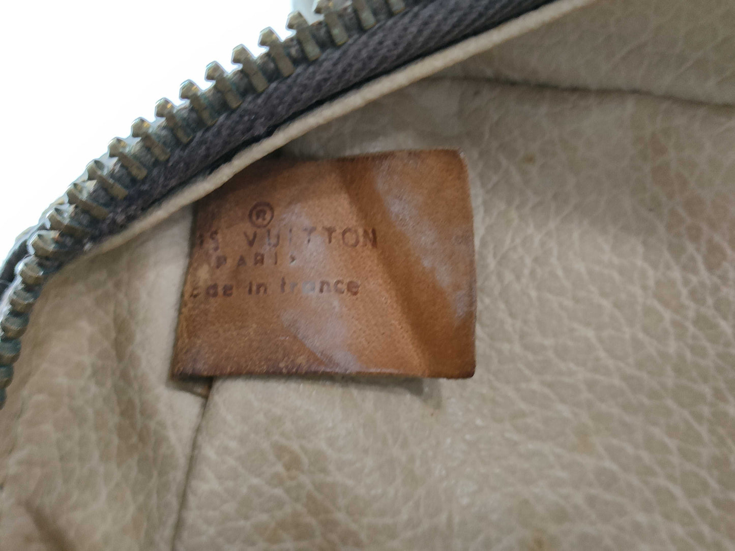 LOUIS VUITTON M47522 Monogram True Towel 28 M47522 Pouch