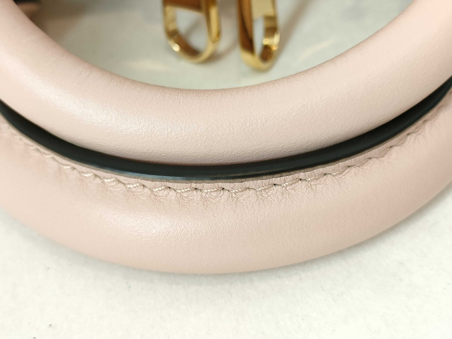 GUCCI GG Matelasse Handbag with Strap