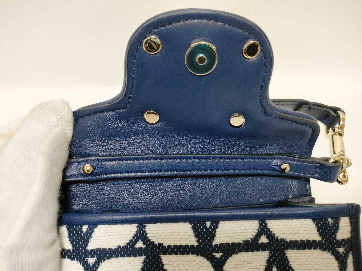 VALENTINO VALENTINO GARAVANI Loco Micro Chain Bag Pouch