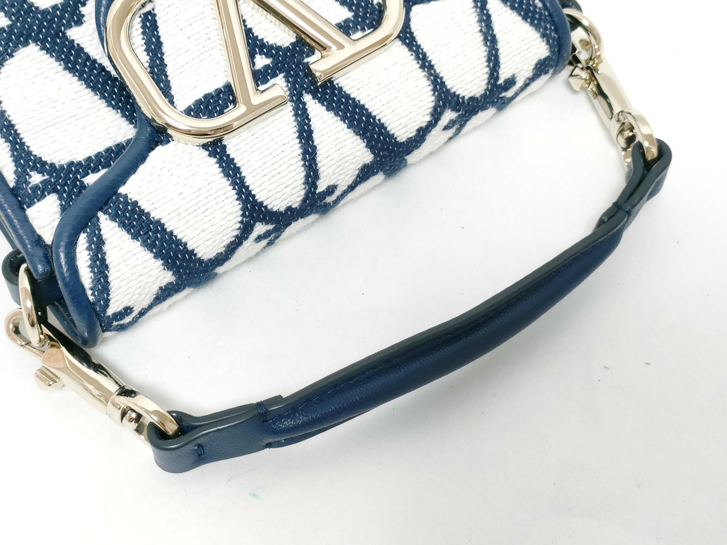 VALENTINO VALENTINO GARAVANI Loco Micro Chain Bag Pouch