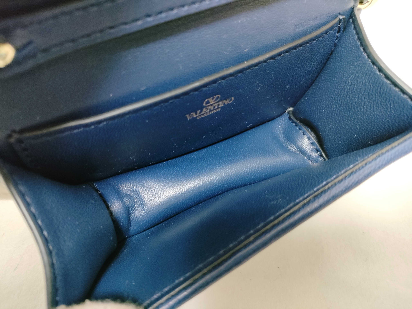 VALENTINO VALENTINO GARAVANI Loco Micro Chain Bag Pouch