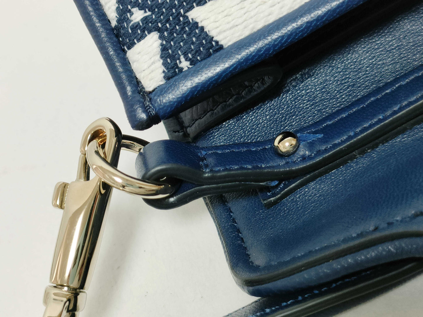 VALENTINO VALENTINO GARAVANI Loco Micro Chain Bag Pouch