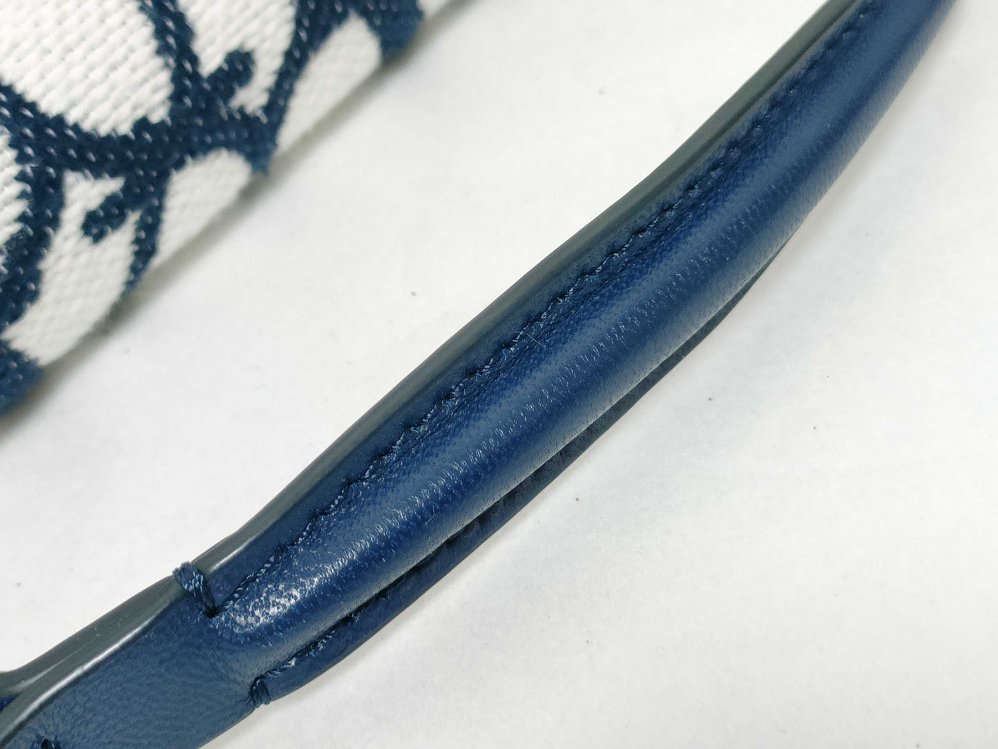 VALENTINO VALENTINO GARAVANI Loco Micro Chain Bag Pouch
