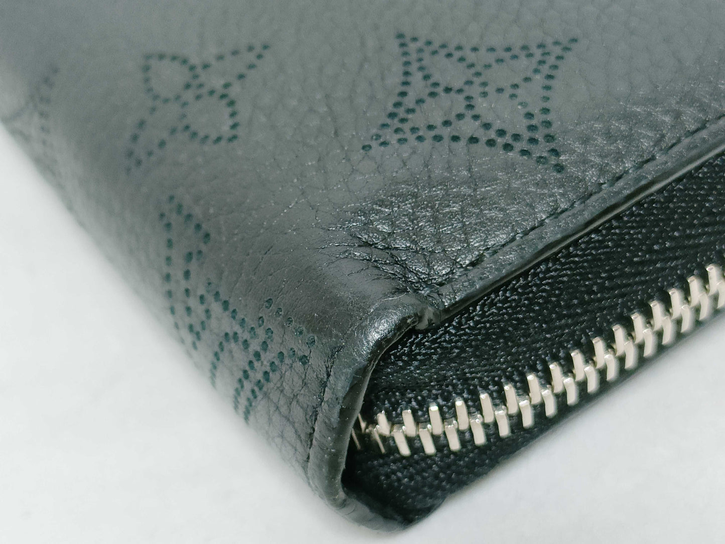 LOUIS VUITTON M61867 Mahina LOUIS VUITTON Zippy Wallet Round Mahina Wallet