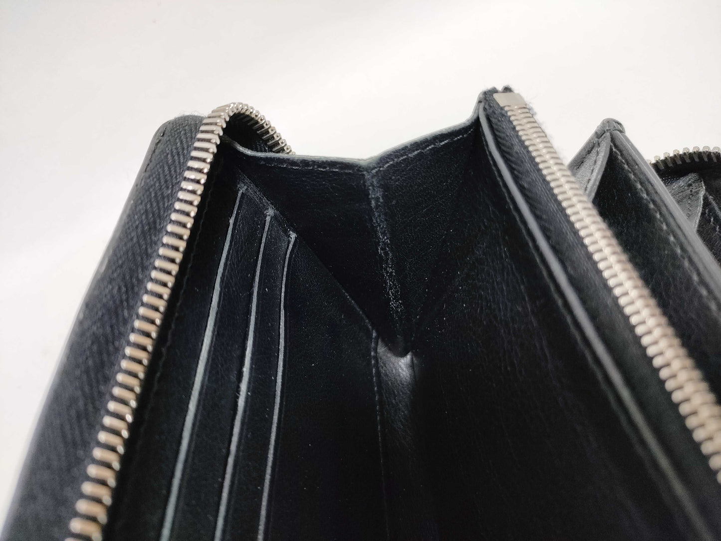 LOUIS VUITTON M61867 Mahina LOUIS VUITTON Zippy Wallet Round Mahina Wallet