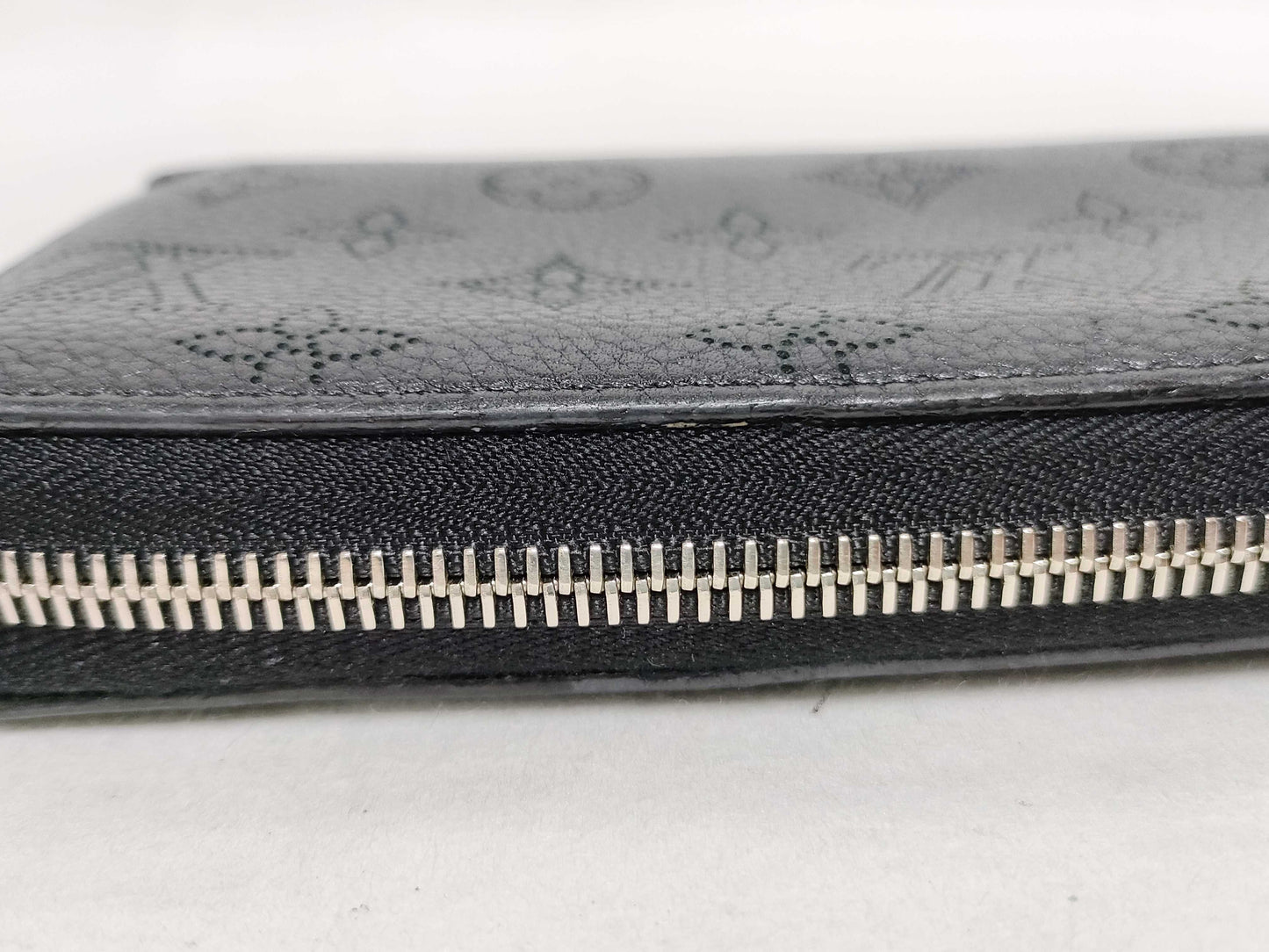 LOUIS VUITTON M61867 Mahina LOUIS VUITTON Zippy Wallet Round Mahina Wallet