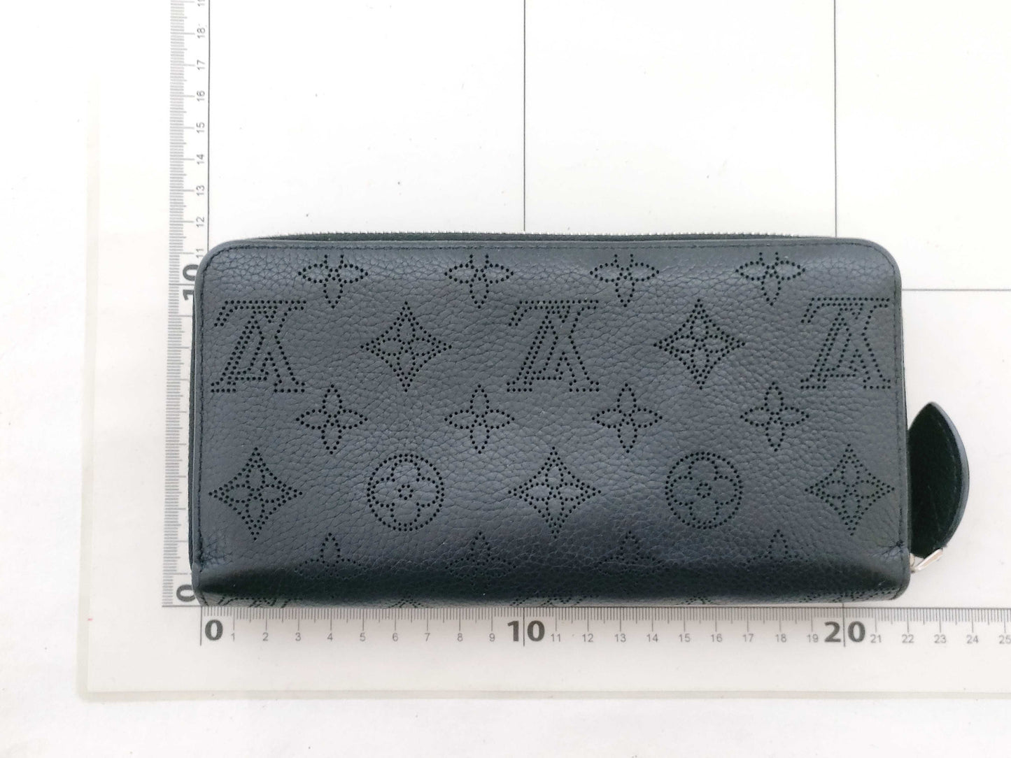 LOUIS VUITTON M61867 Mahina LOUIS VUITTON Zippy Wallet Round Mahina Wallet