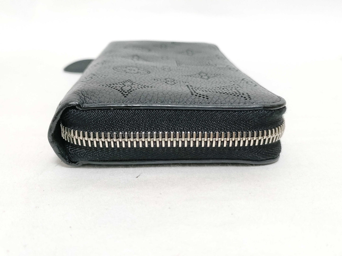 LOUIS VUITTON M61867 Mahina LOUIS VUITTON Zippy Wallet Round Mahina Wallet
