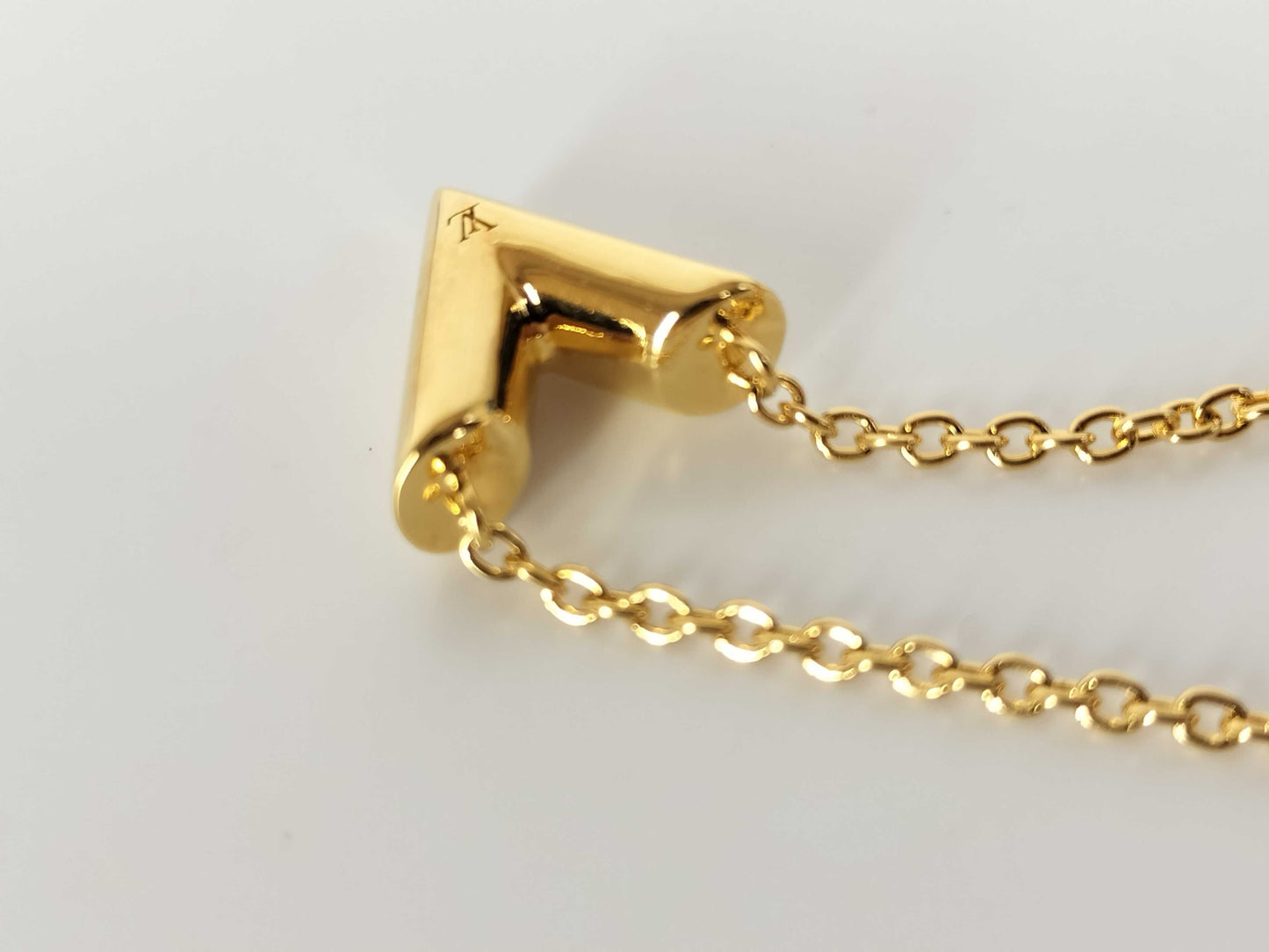LOUIS VUITTON M61083 LOUIS VUITTON Essential V Gold Necklace M61083 Necklace