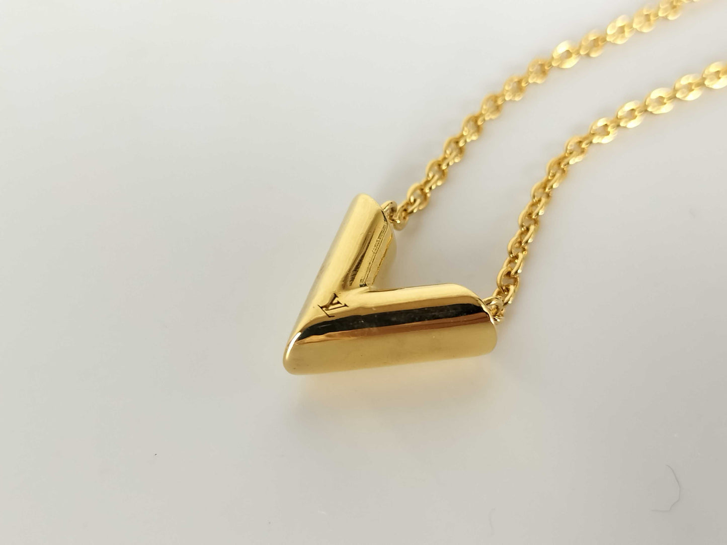 LOUIS VUITTON M61083 LOUIS VUITTON Essential V Gold Necklace M61083 Necklace