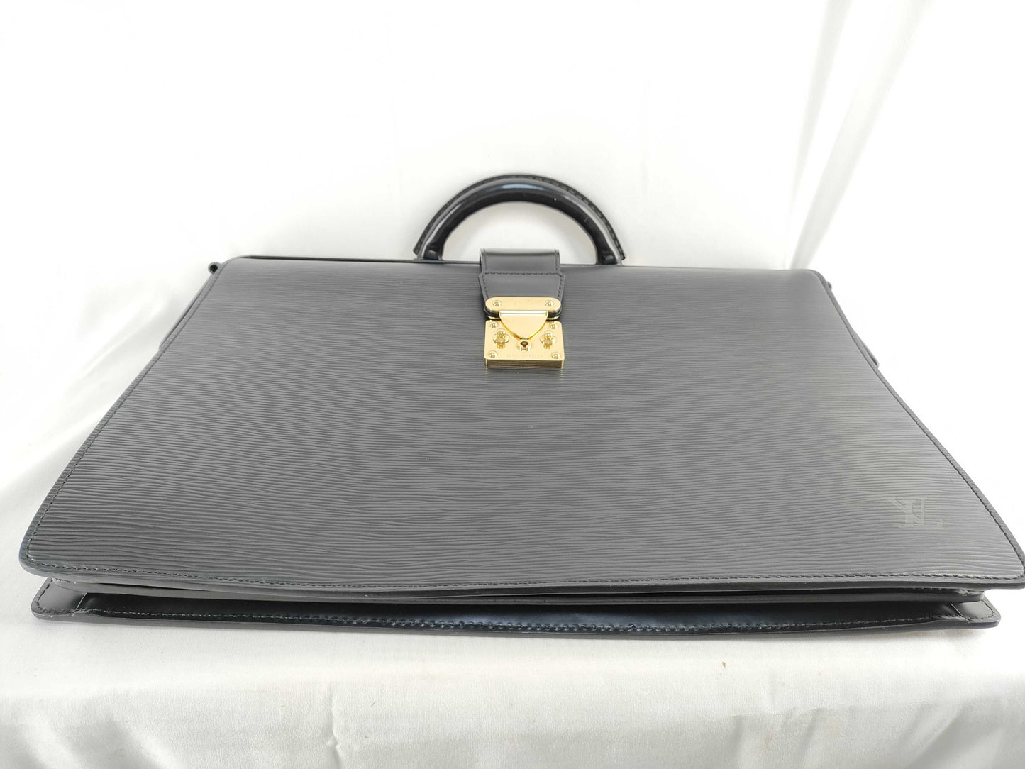 LOUIS VUITTON M54352 Epi Leather Serviet Fermoir M54352 MI1909 Black Shoulder Bag