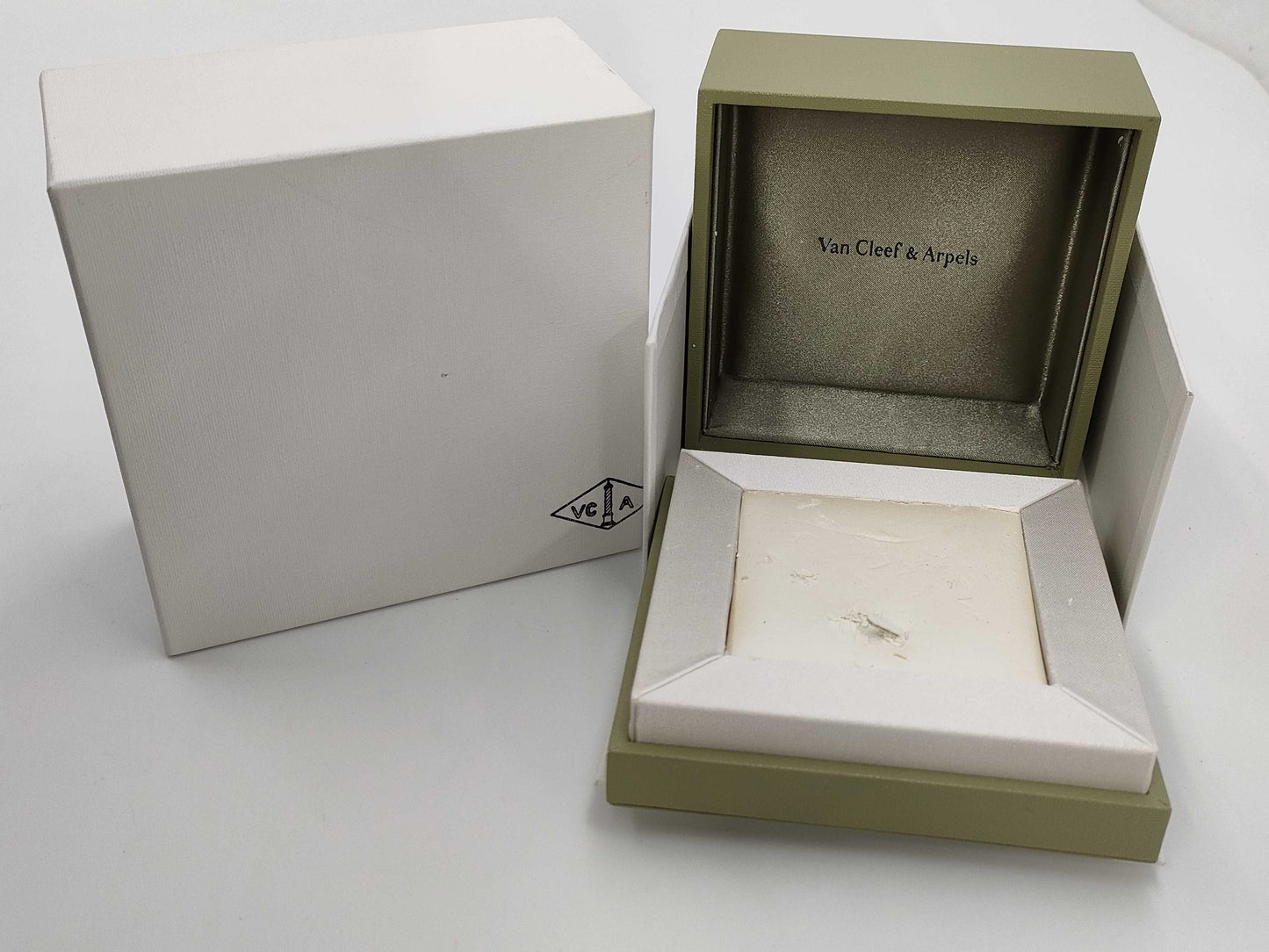 Van Cleef & Arpels Frivole 3PD White Gold 750 6.1g Pendant Top