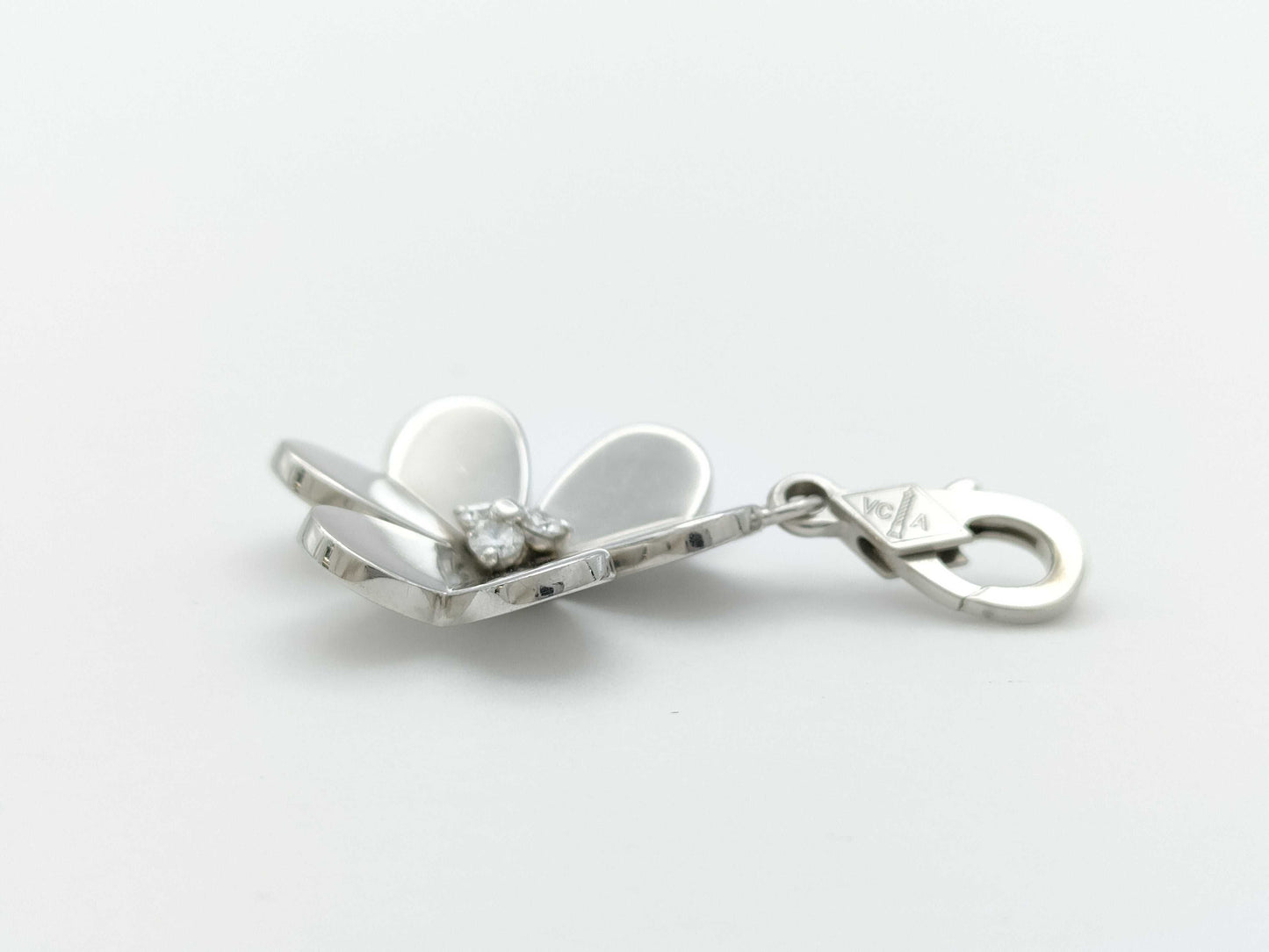 Van Cleef & Arpels Frivole 3PD White Gold 750 6.1g Pendant Top