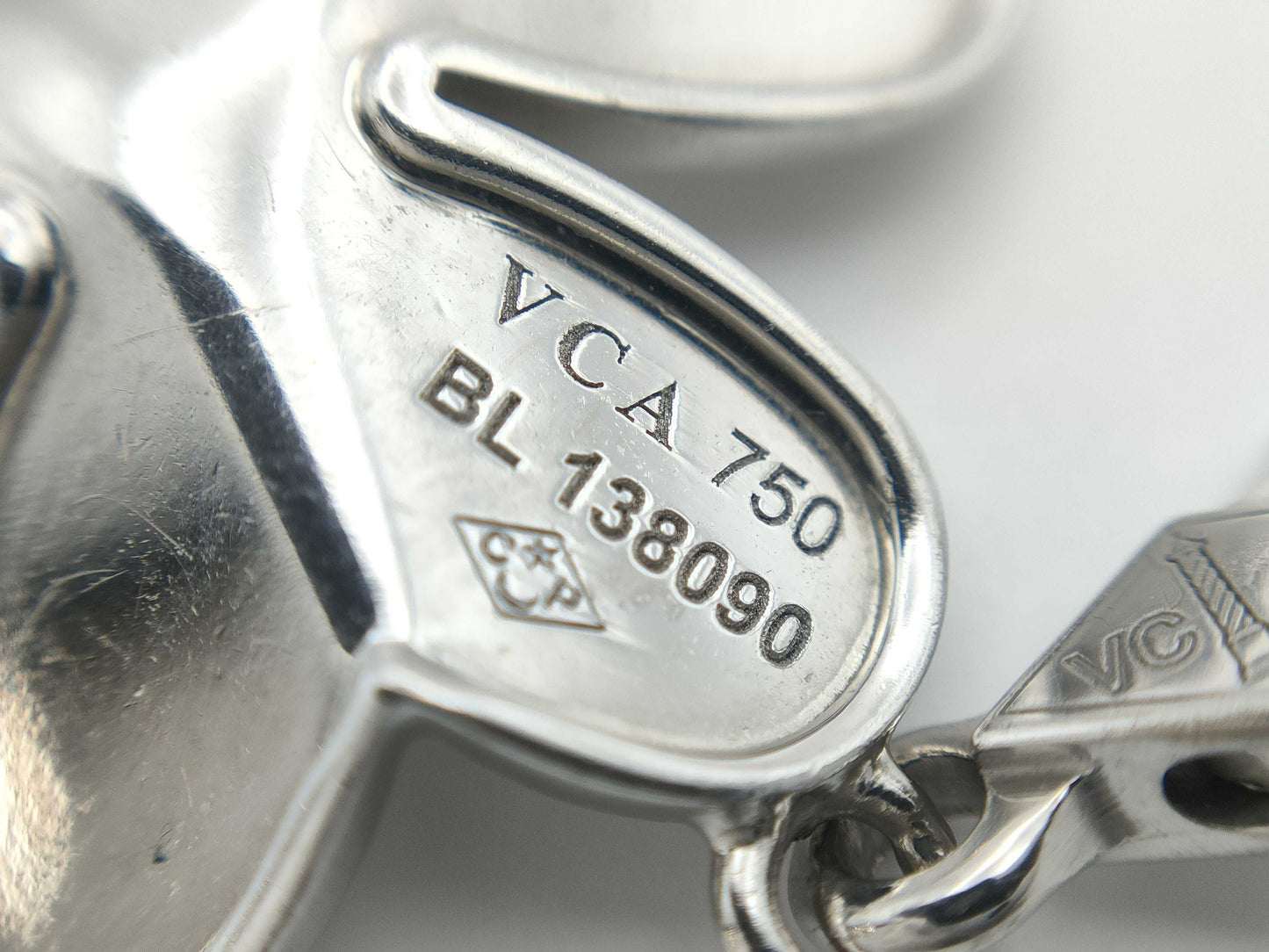 Van Cleef & Arpels Frivole 3PD White Gold 750 6.1g Pendant Top