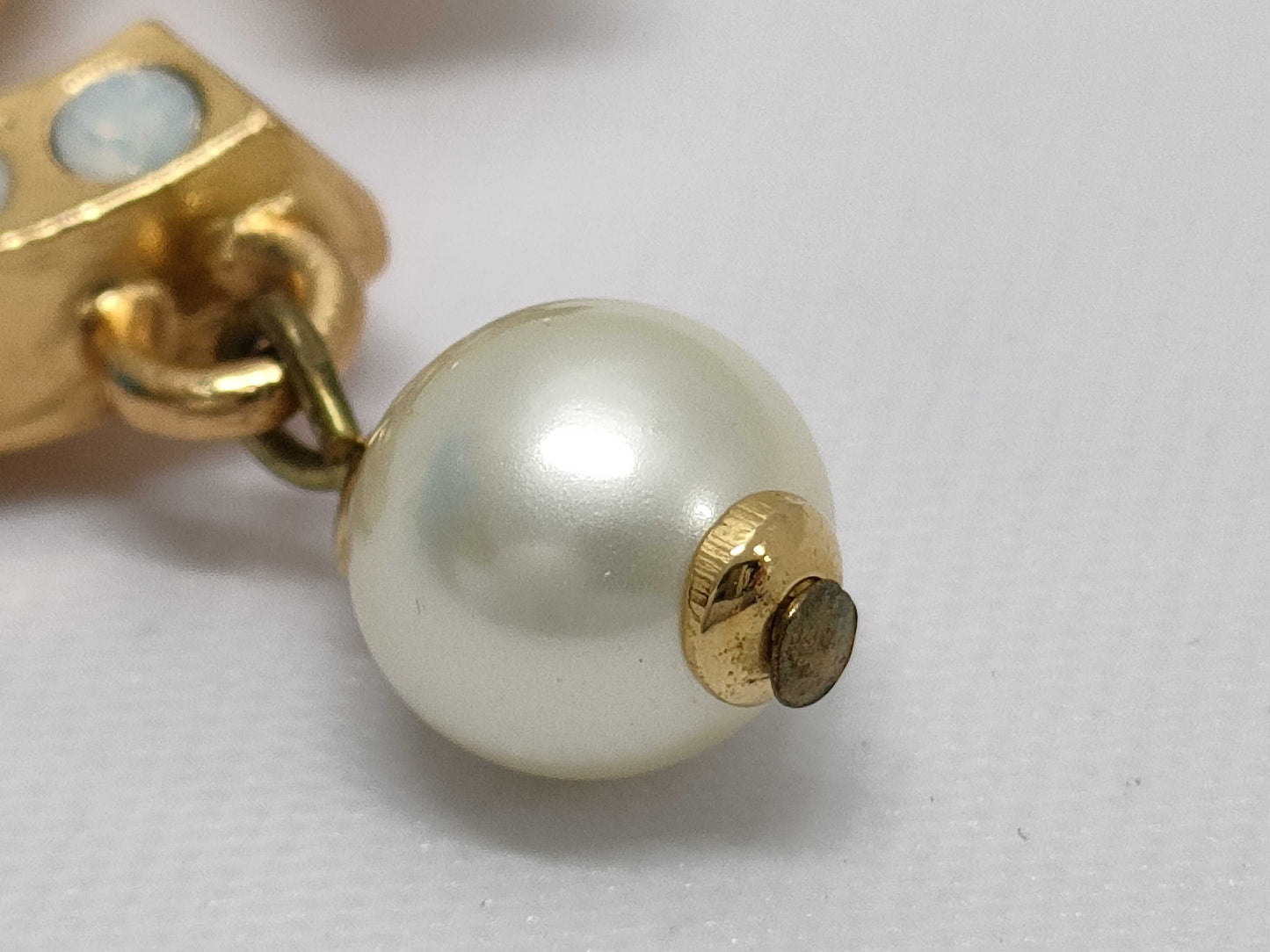 CHANEL Coco Mark Rhinestone Pearl Gold 02P Brooch